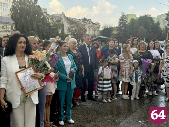В Энгельсе обновили Доску почета