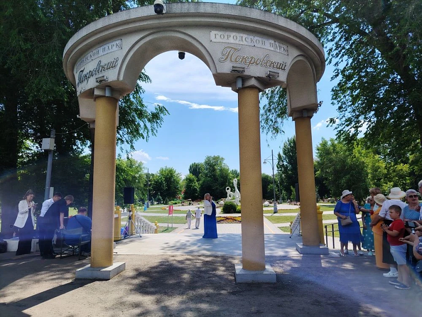Места проведения праздников в Энгельсе обследуют кинологи с собаками