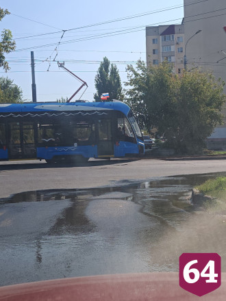 Саратовец пожаловался на забытую коммунальщиками аварию