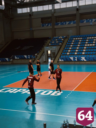 Саратовские гандболисты отметили 15-летие клуба встречей с болельщиками
